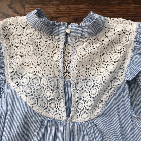 2 shirt lot: both flutter sleeveless, lace accents, button back closure. Size M - Picture 7 of 10